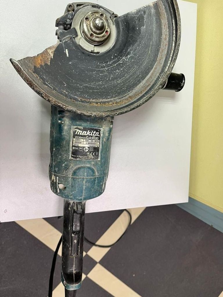 Купити Makita GA9020 Б/У