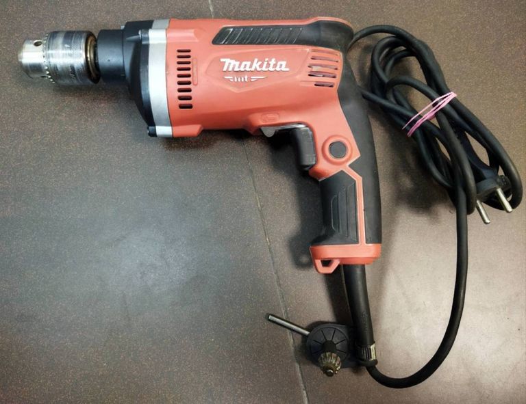 Makita M8100