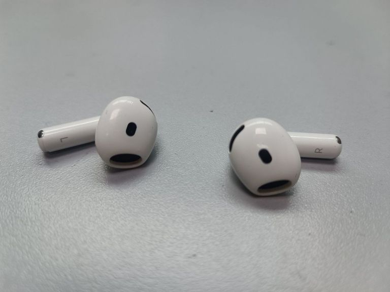 Дешево Apple airpods 4 with active noise cancellation з ломбарду