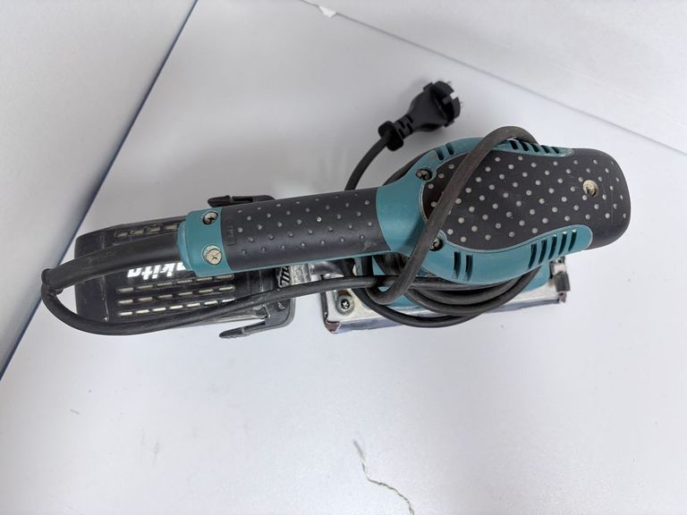 Дешево Makita BO3710 з ломбарду