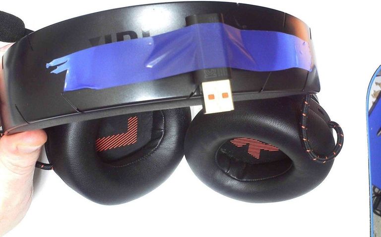 Дешиво Jbl quantum 610 с ломбарда