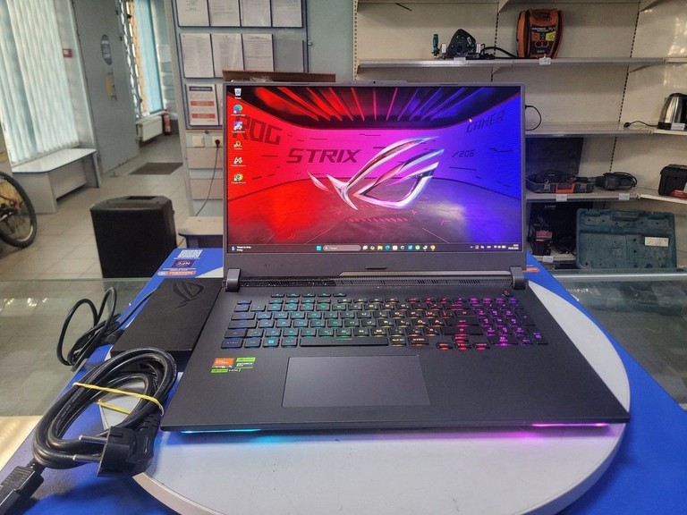 Купити Asus 17/ryzen 9 7945hx ddr5/16gb ddr5/hdd 500 gb/ssd 1000 gb/geforce rtx4060 8gb Б/У