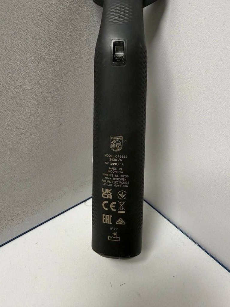 Дешиво Philips OneBlade Pro 360 QP6652/30 с ломбарда