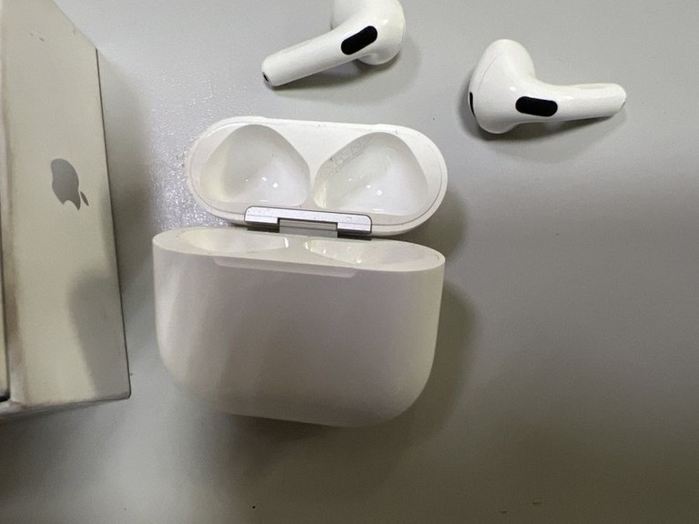 Дешиво Apple airpods 4 with active noise cancellation с ломбарда