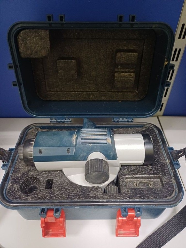 Купити Bosch gol 32 d professional Б/У