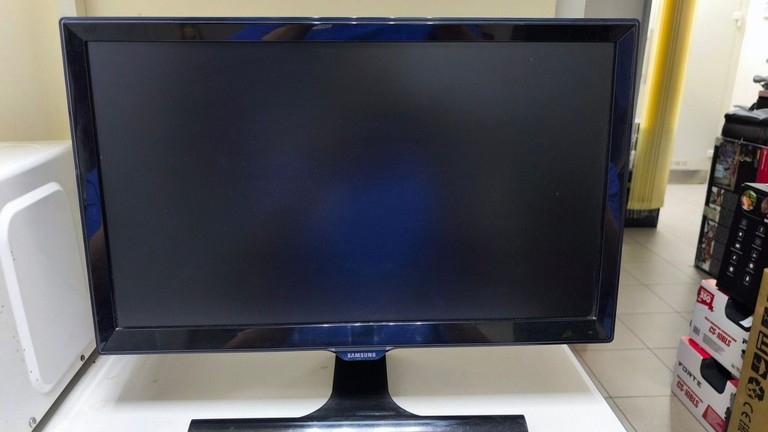 Купити Samsung S22E390H (LS22E390HSO/CI) Б/У