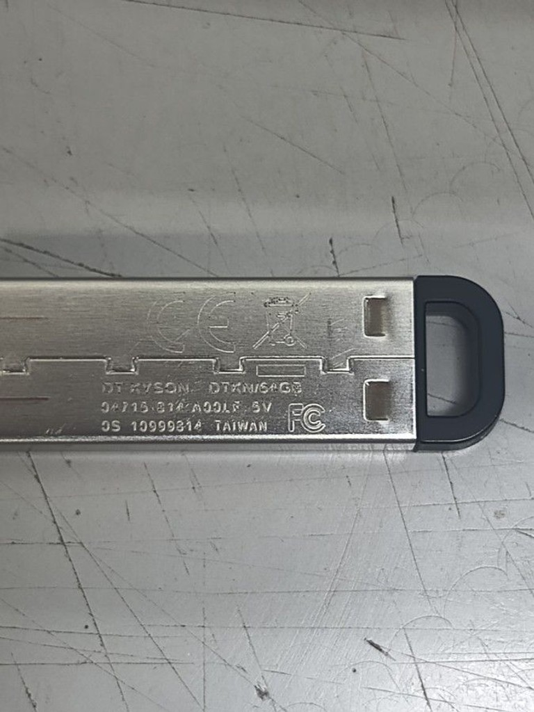 Дешево Kingston 64gb з ломбарду