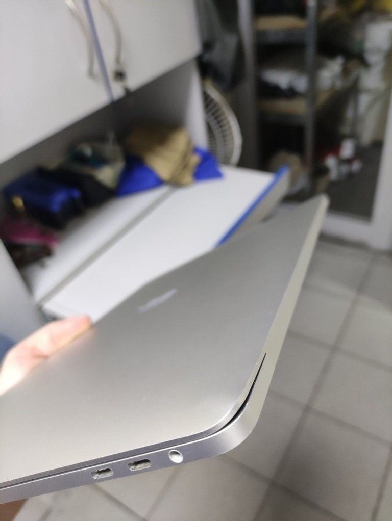Оголошення Apple macbook pro/a1990/ core i7 2,6ghz/ ram16gb/ ssd256gb/ amd pro 555x 4gb/ retina, touch bar Б/У