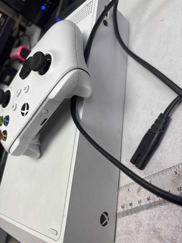 Дешиво Microsoft xbox series s 512gb с ломбарда