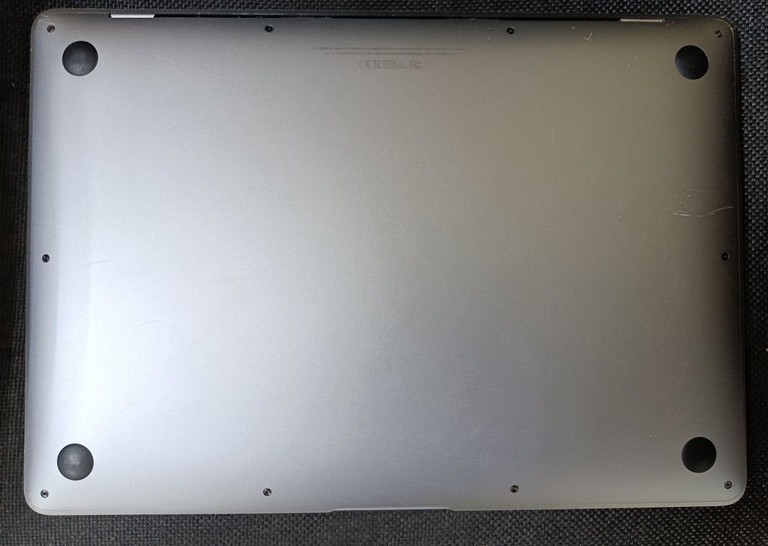 Дешево Apple macbook air a1932 13,3" core i5 1,6ghz/ram8gb/ssd128gb/intel uhd graphics 617 з ломбарду