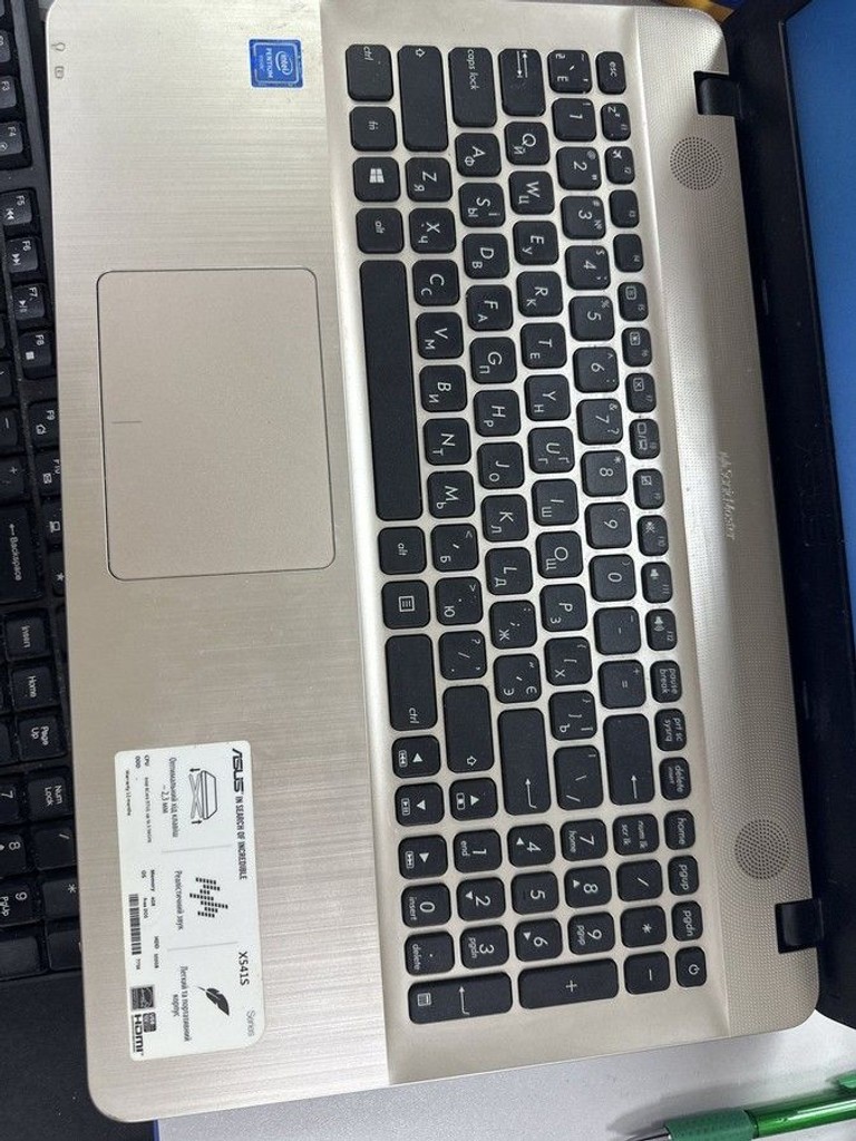 Оголошення Asus 15/pentium n3710 ddr3/4gb ddr3/hdd 5000 gb/ssd *відсутній/*інтегрована Б/У