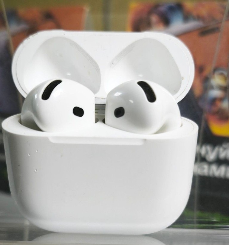 Купить Apple airpods 4 with active noise cancellation Б/У