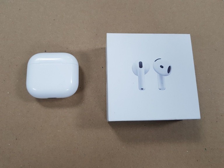 Купити Apple airpods 4 Б/У