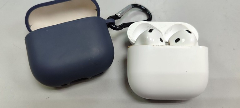 Купити Apple airpods 4 with active noise cancellation Б/У