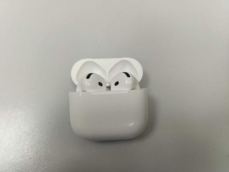 Купити Apple airpods 4 with active noise cancellation Б/У