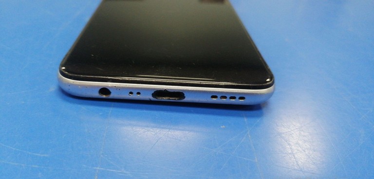 Дешево Realme 6 8/128GB White з ломбарду