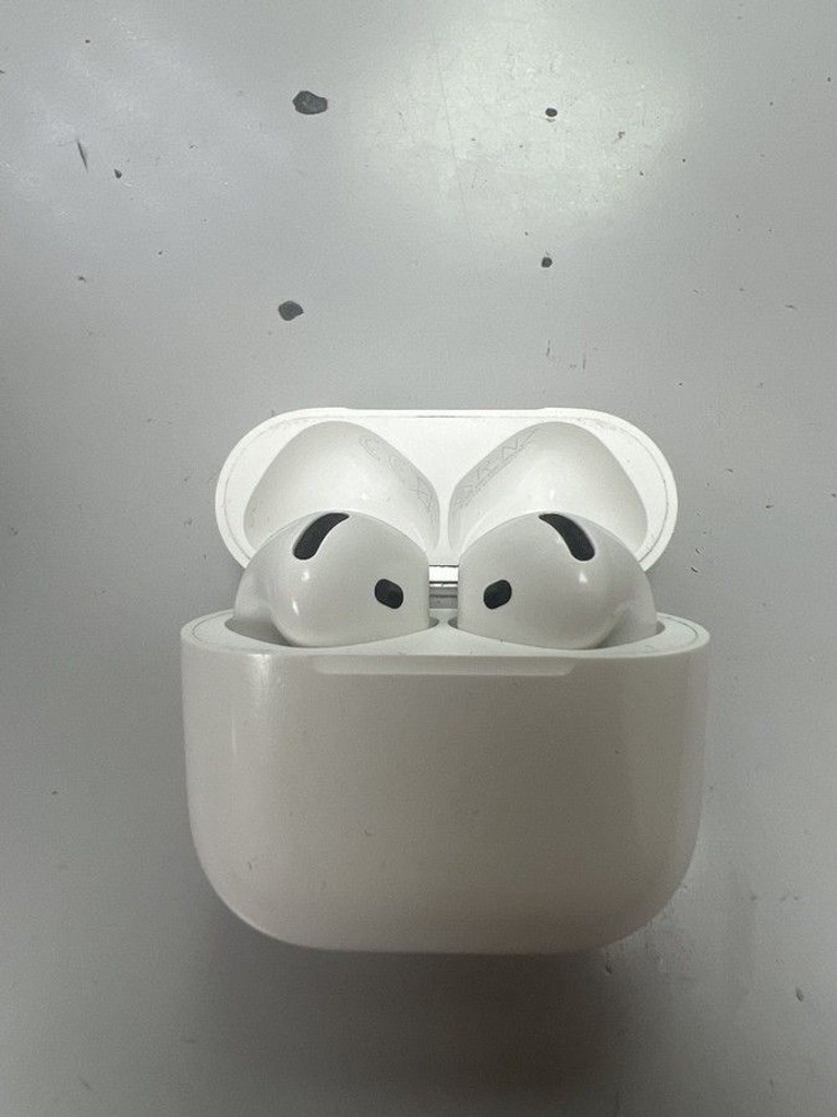 Дешево Apple airpods 4 with active noise cancellation з ломбарду