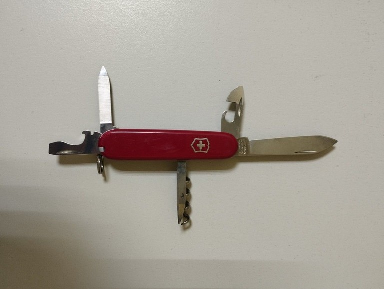 Дешиво Victorinox waiter с ломбарда
