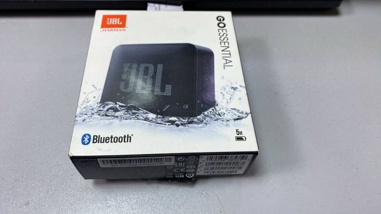 Дешево Jbl go essential з ломбарду