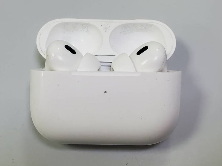 Apple airpods pro 2nd generation with magsafe charging case usb-c