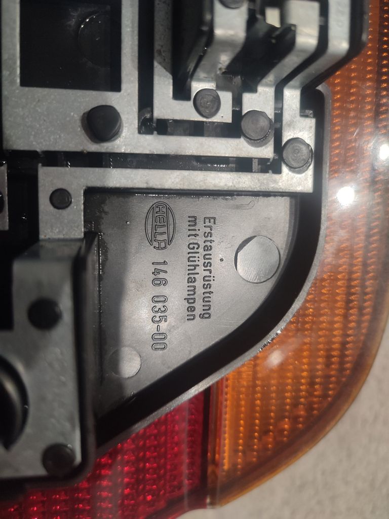 Оригінальний задній ліхтар hella лівий bmw e39  Код:null. Зображення 4