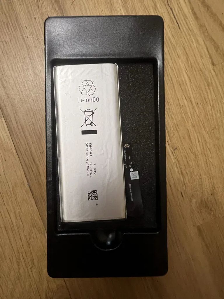 Дешиво Акумулятор для телефону Google Pixel 5a с ломбарда