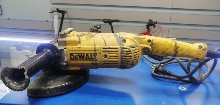 Розпродаж Dewalt DWE492, продавець Техноскарб