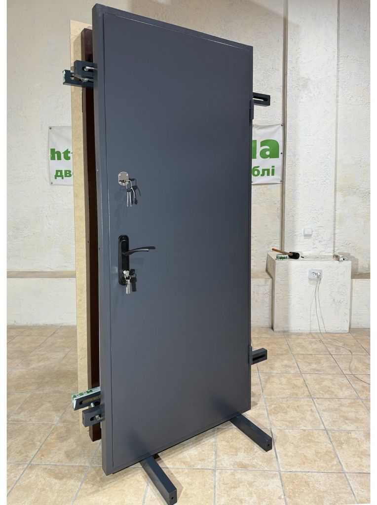 Объявление Технічні двері Корона на трубі в кольорі Антрацит Б/У