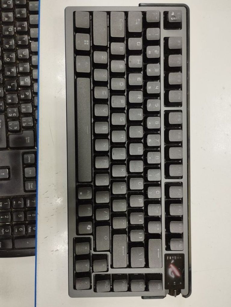 Дешево Asus ROG Azoth Extreme (90MP03MA-BKUA01) з ломбарду