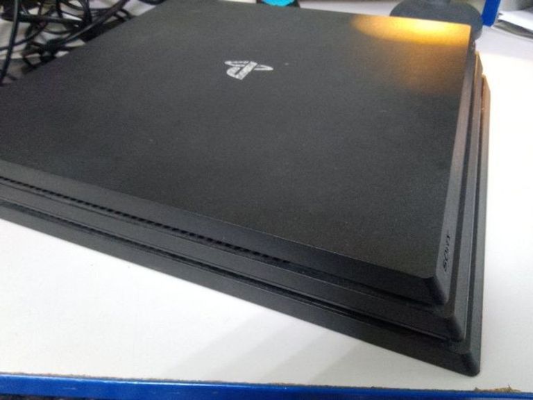 Купити Sony playstation 4 pro Б/У