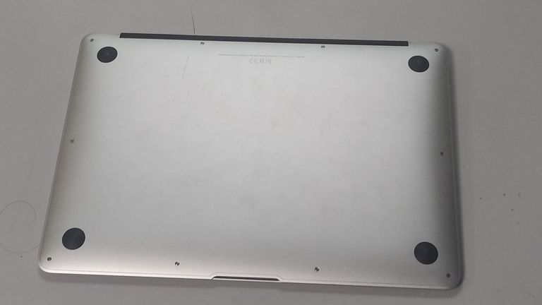 Дешиво Apple екр. 13,3/ macbook air 2017/core i5 1,8ghz/ ram8gb/ ssd256gb/ intel hd6000 с ломбарда