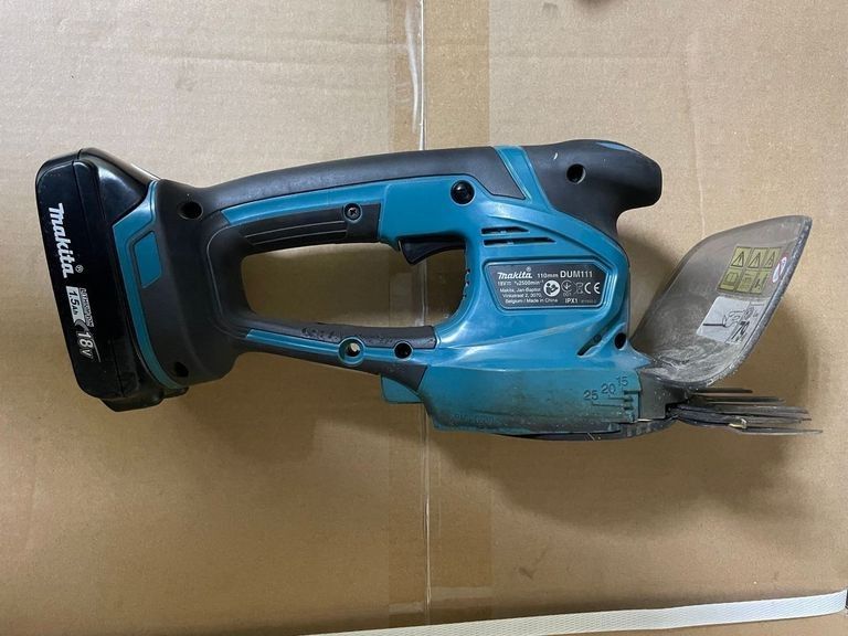 Дешево Makita DUM111SYX с АКБ и ЗУ з ломбарду