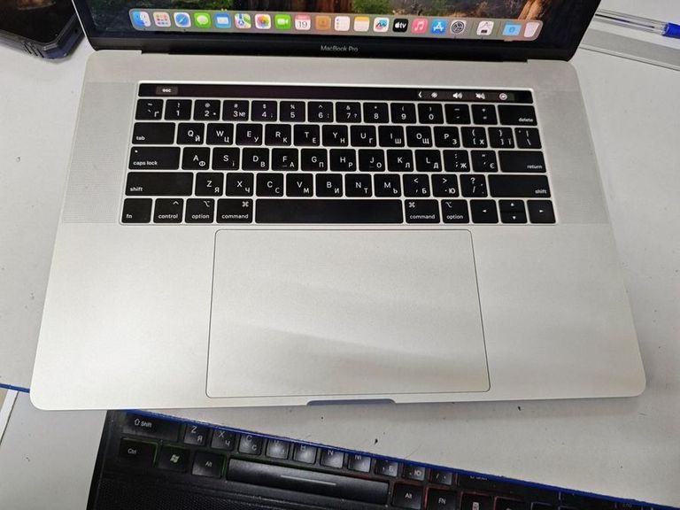 Распродажа Apple macbook pro/a1990/ core i7 2,2ghz/ ram16gb/ ssd256gb/ amd pro 555x 4gb/ retina, touch bar, продавец Техноскарб