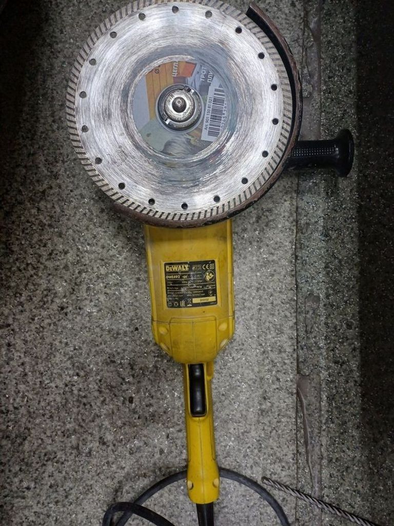 Оголошення Dewalt DWE492 Б/У
