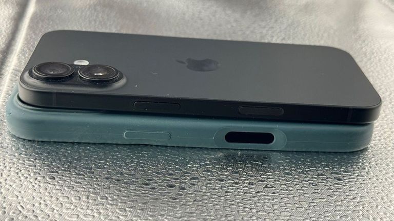 Apple iPhone 16 128GB Black (MYE73) Код:01-200783083. Зображення 6