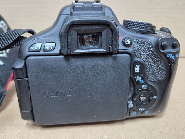 Распродажа Canon eos 600d + ef-s 18-55mm 1:3.5-5.6 is ii, продавец Техноскарб