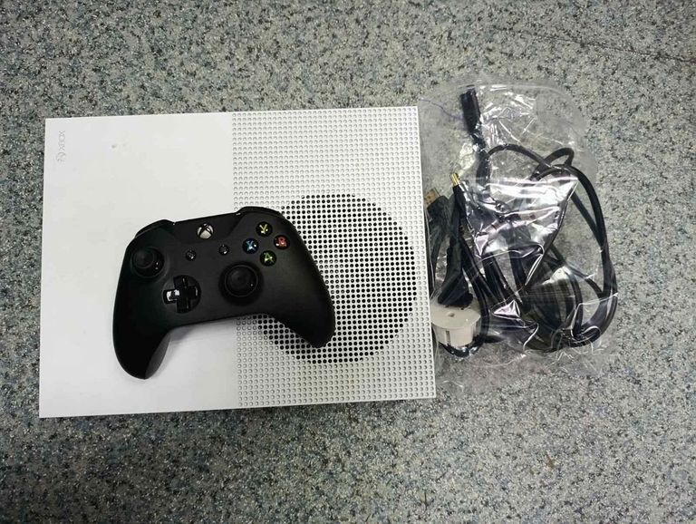 Объявление Microsoft Xbox One S 1TB Б/У