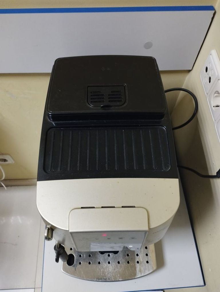 Дешево Delonghi Magnifica Start ECAM 220.31.SB з ломбарду