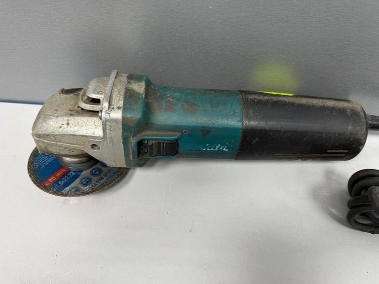 Купити Makita 9565CVR Б/У