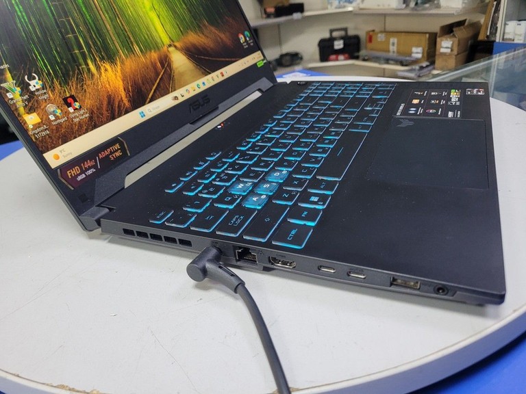 Дешево Asus 15/ryzen 7 7435hs ddr5/16gb ddr5/ssd 512 gb/geforce rtx4050 6gb з ломбарду