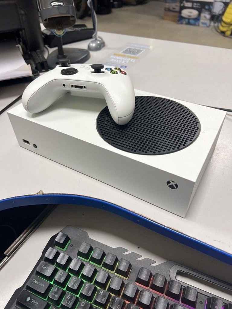 Купить Microsoft xbox series s 512gb Б/У