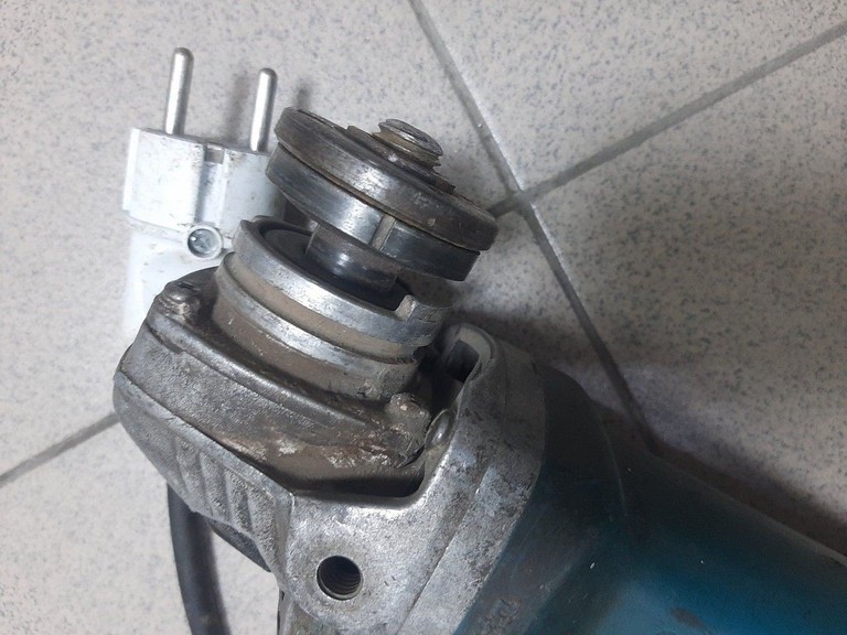 Купити Makita 9558HN Б/У