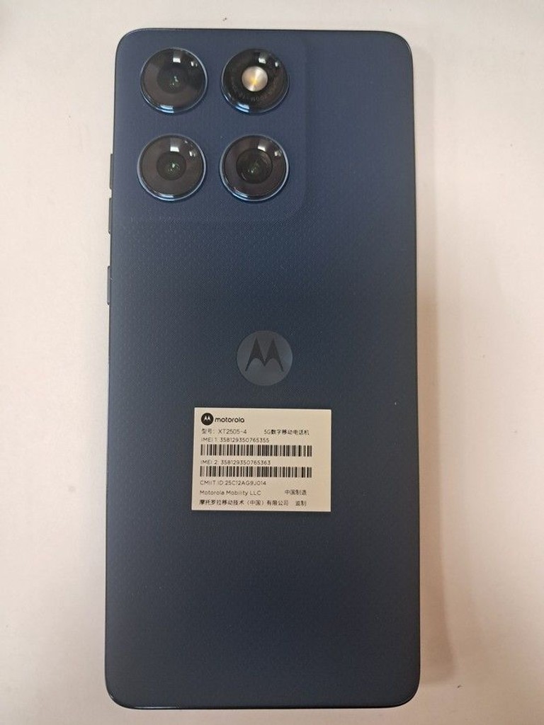 Дешево Motorola Moto Edge 60 12/256GB Gibraltar Sea (PB7H0031) з ломбарду