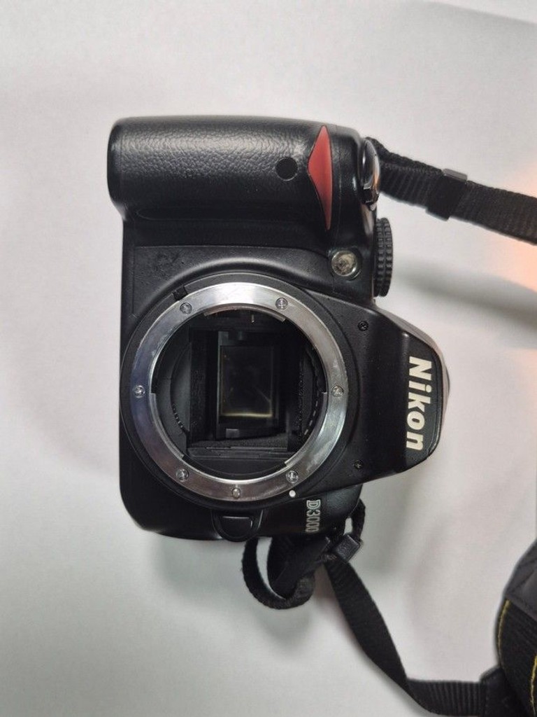 Дешиво Nikon d3000 body с ломбарда