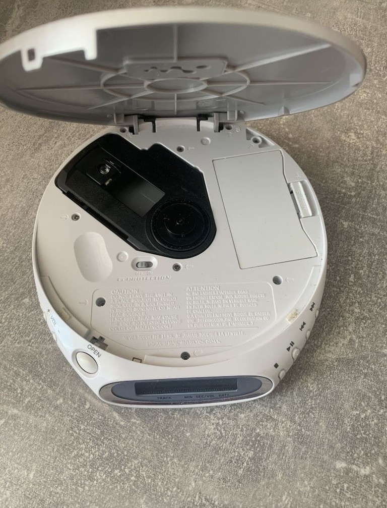 Дешево Sony Walkman D-EJ360 з ломбарду