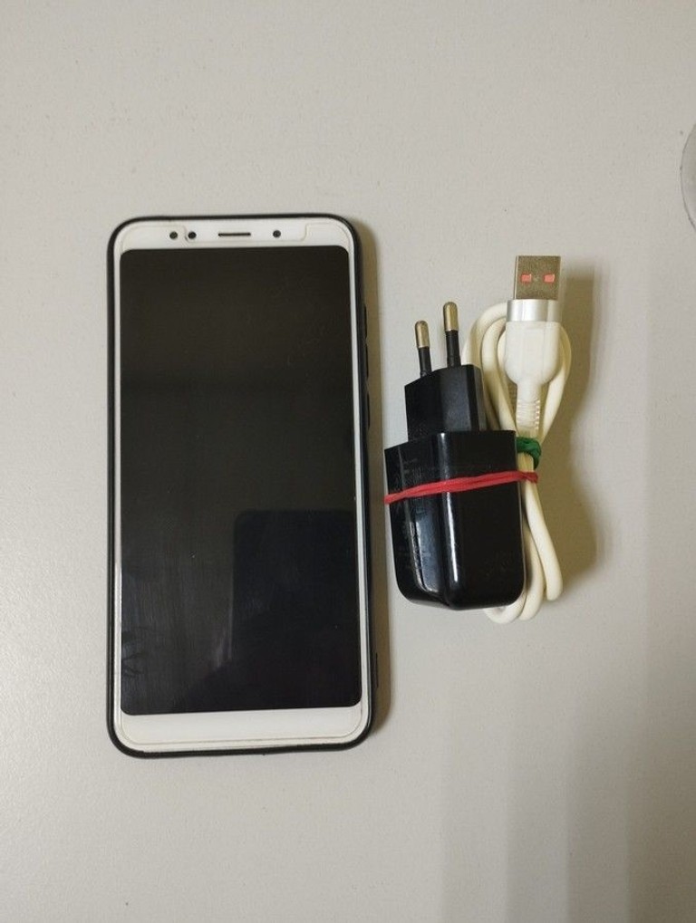 Розпродаж Xiaomi redmi 5 plus 4/64gb, продавець Техноскарб