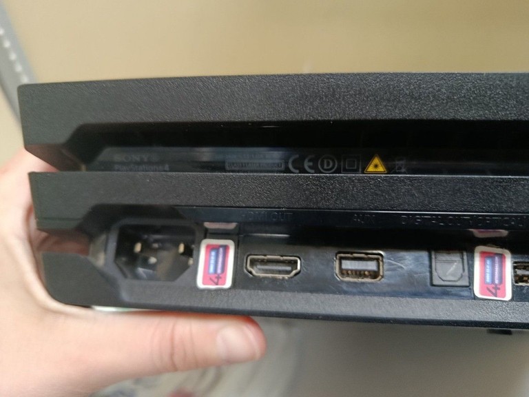 Оголошення Sony playstation 4 pro 1tb Б/У