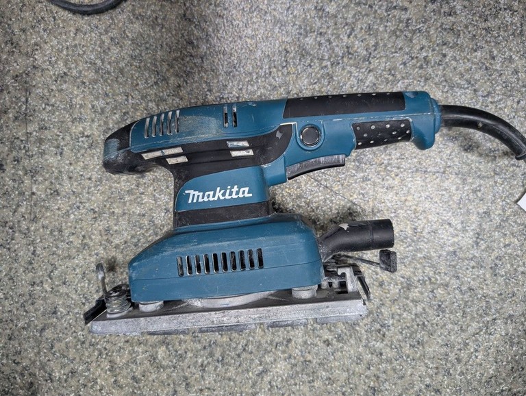 Купити Makita BO3710 Б/У