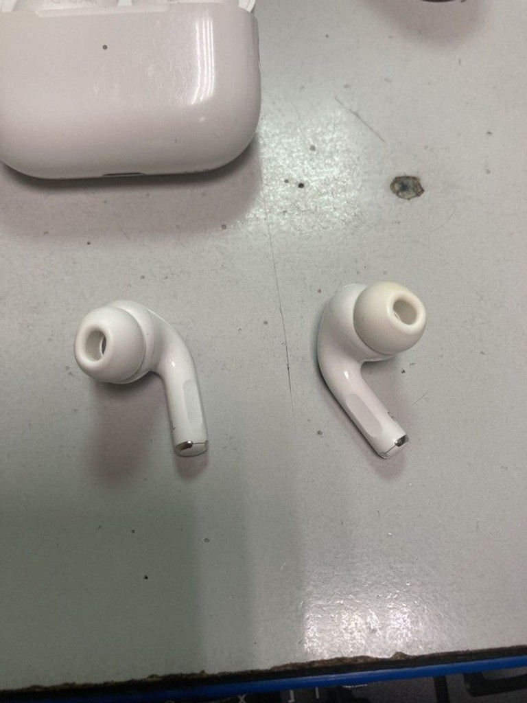 Оголошення Apple airpods pro 2nd generation with magsafe charging case usb-c Б/У