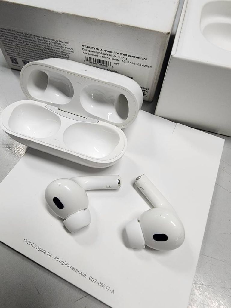 Apple airpods pro 2nd generation with magsafe charging case usb-c